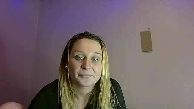 Queen2454 online show from October 8, 2025, 11:46 pm