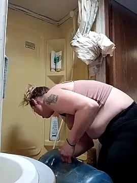 Queen2454 online show from April 7, 2026, 6:19 pm