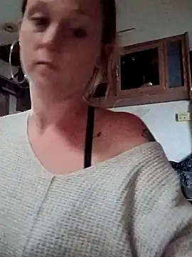 Queen2454 online show from April 11, 2026, 12:48 am