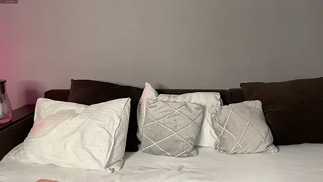 petalpage online show from November 10, 2025, 6:07 pm