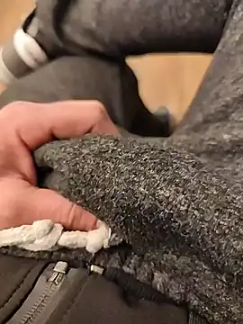 Snapshot of thonyx93 chatting on December 3, 2025, 8:18 pm thonyx93 online show from December 3, 2025, 8:18 pm