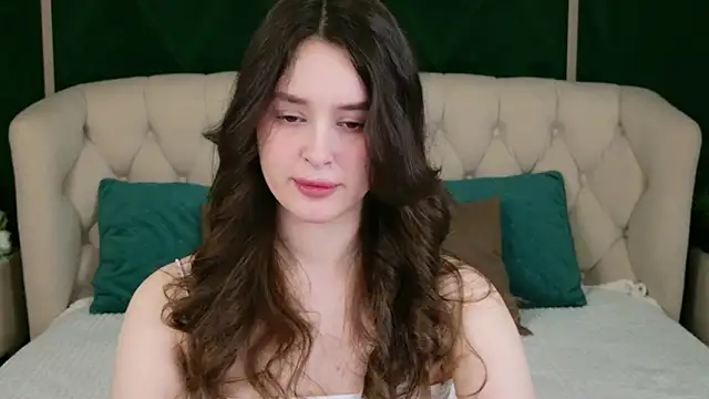 EvaSwen online show from April 18, 2026, 7:18 pm