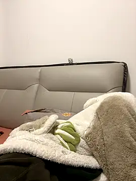 JdhdSjdj online show from November 18, 2025, 3:01 am