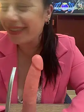 Amarteverdaderamente online show from October 24, 2025, 11:34 pm