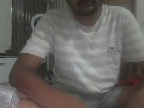 Hhhggghrrr3219 online show from November 18, 2025, 4:33 pm