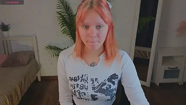 Snapshot of kitten_murray_ chatting on October 15, 2025, 5:40 am kitten murray online show from October 15, 2025, 5:40 am