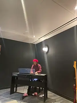 tia   fox online show from February 5, 2026, 1:21 am