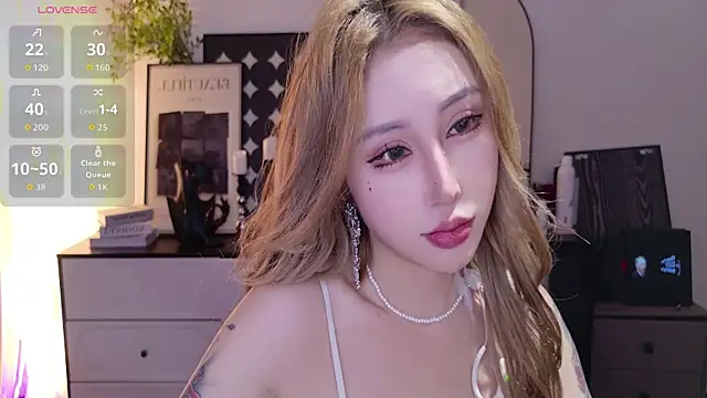 funnygirl0929 online show from December 17, 2025, 4:02 pm