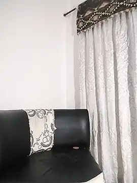 RobertaxGutierrez online show from October 15, 2025, 8:14 am