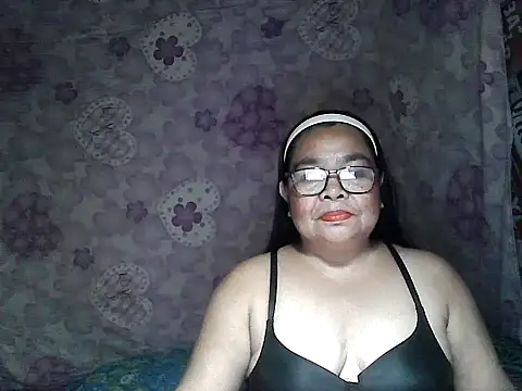 Snapshot of cris_tita chatting on January 10, 2026, 11:45 am cris tita online show from January 10, 2026, 11:45 am