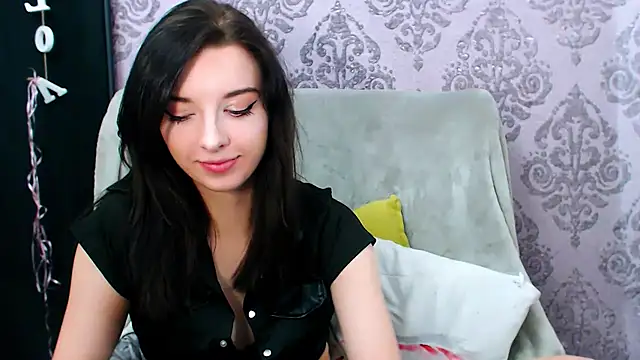 DominantLuna online show from December 16, 2025, 8:47 pm