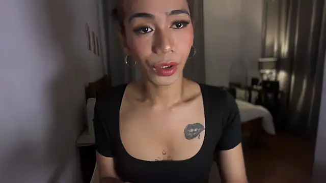 Snapshot of TsManikaXx chatting on April 3, 2026, 12:47 pm TsManikaXx online show from April 3, 2026, 12:47 pm