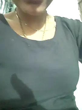 Hotty ruvi online show from October 15, 2025, 5:13 pm