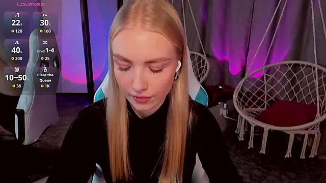 TessaGrays online show from November 3, 2025, 10:16 am