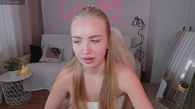 TessaGrays online show from March 9, 2026, 8:18 am