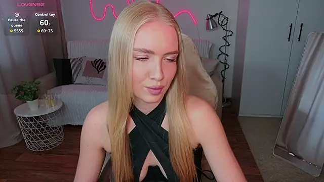 Snapshot of TessaGrays chatting on April 28, 2026, 12:10 pm TessaGrays online show from April 28, 2026, 12:10 pm