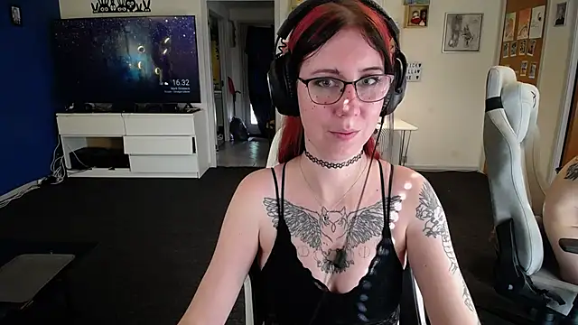 TattooedGirls online show from September 29, 2025, 2:33 pm