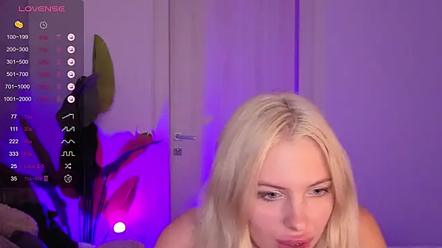 Snapshot of SweetCherryBlonde chatting on October 10, 2025, 8:57 am SweetCherryBlonde online show from October 10, 2025, 8:57 am