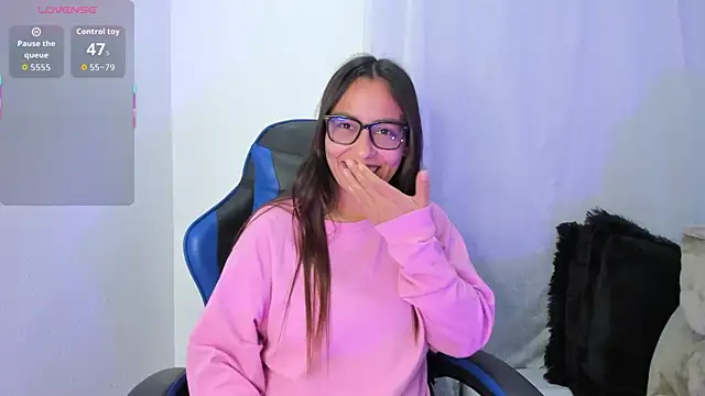 aleaa x online show from October 22, 2025, 1:06 am