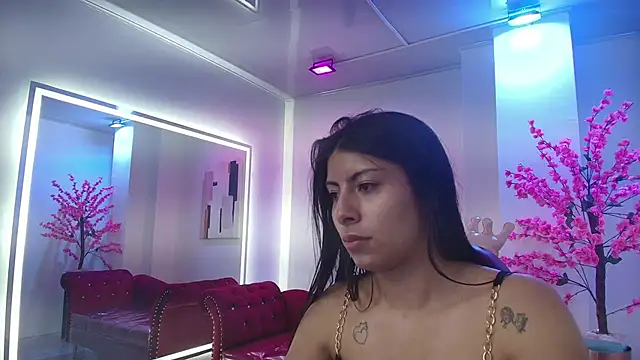 Gabriela milani online show from November 17, 2025, 11:16 am