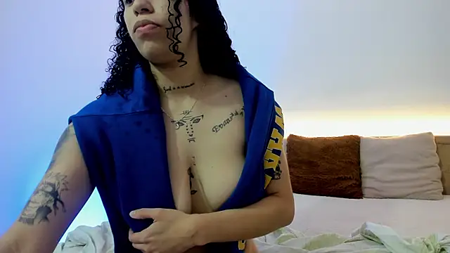 Snapshot of Annie_roselle chatting on December 15, 2025, 12:20 pm Annie roselle online show from December 15, 2025, 12:20 pm