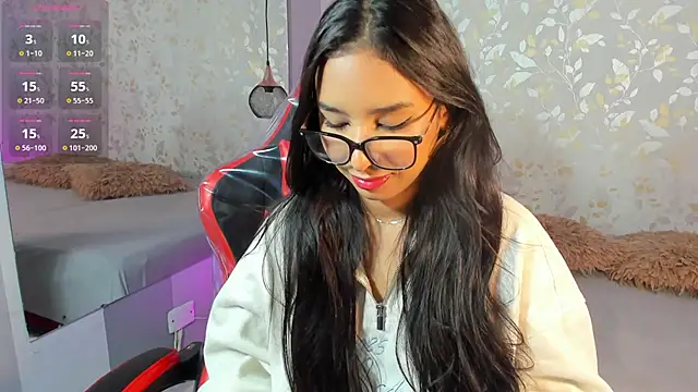 Snapshot of Luciaoregon chatting on October 22, 2025, 12:49 pm Luciaoregon online show from October 22, 2025, 12:49 pm