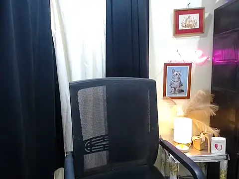 Kylaanne online show from November 11, 2025, 1:16 am