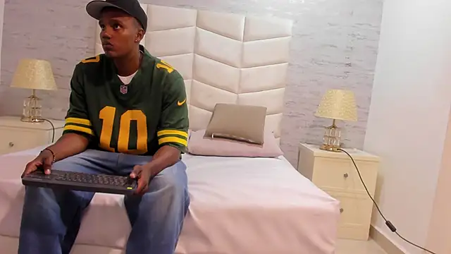 jax black online show from November 8, 2025, 7:01 pm