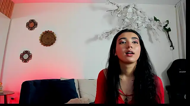 cloe taylor   online show from December 2, 2025, 4:29 am