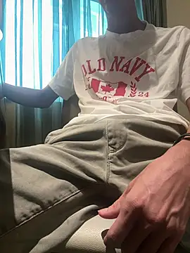 Snapshot of HenryLee1983-cums chatting on May 17, 2026, 8:45 am HenryLee1983-cums online show from May 17, 2026, 8:45 am