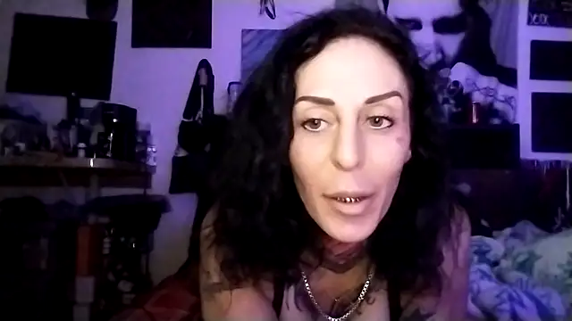 inkdhollow1 online show from October 7, 2025, 3:04 am