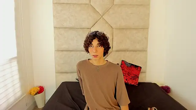 Scaarlett 22  online show from October 1, 2025, 6:03 pm