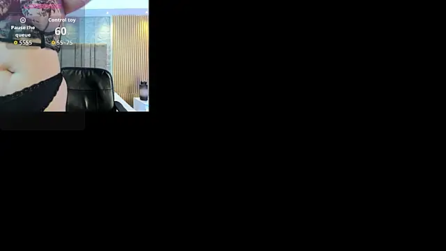 Snapshot of VenusCooper chatting on June 5, 2026, 5:18 pm VenusCooper online show from June 5, 2026, 5:18 pm