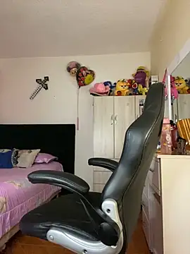 Miichii online show from October 21, 2025, 11:05 pm