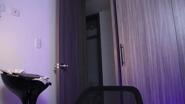 Snapshot of SOY_MIKE chatting on December 22, 2025, 11:35 pm SOY MIKE online show from December 22, 2025, 11:35 pm