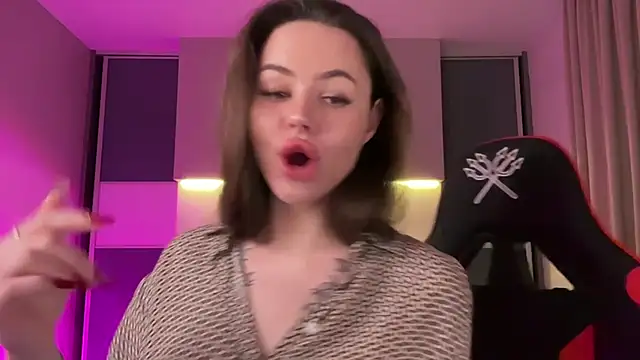 AlmaryKim online show from February 4, 2025, 7:55 pm