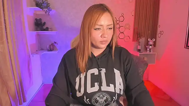 EvelynVega0 online show from November 14, 2025, 4:11 am