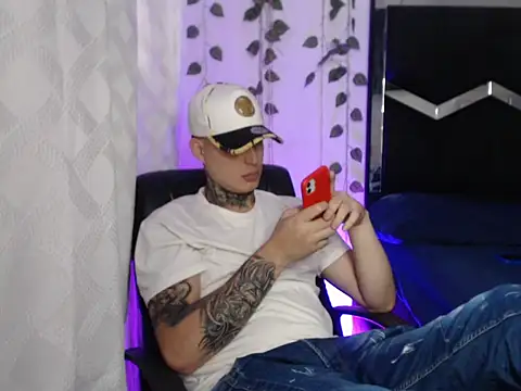 Snapshot of monster_Dickdr chatting on October 8, 2025, 9:23 pm monster Dickdr online show from October 8, 2025, 9:23 pm