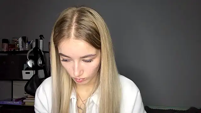 Snapshot of SweetCatherine chatting on October 8, 2025, 12:14 pm SweetCatherine online show from October 8, 2025, 12:14 pm