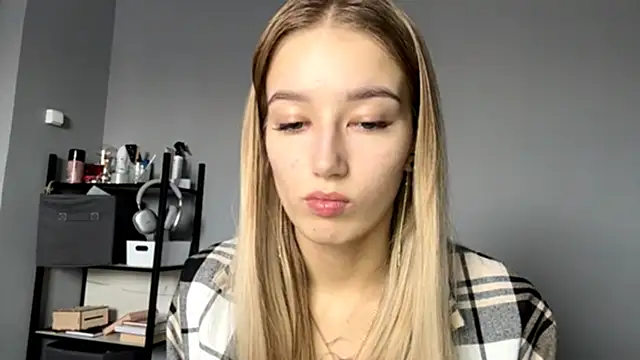 Snapshot of SweetCatherine chatting on October 15, 2025, 6:02 am SweetCatherine online show from October 15, 2025, 6:02 am