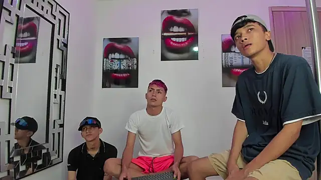 VERY HOT GUYS online show from December 5, 2025, 1:09 pm