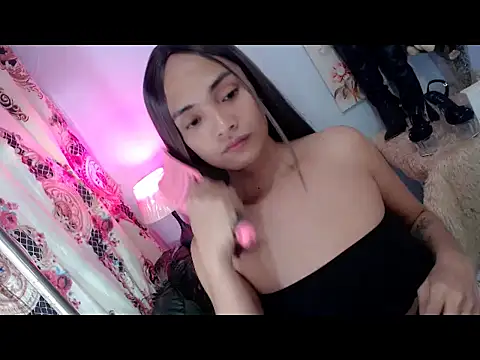 xAsianTOPModelx online show from May 25, 2026, 10:32 am