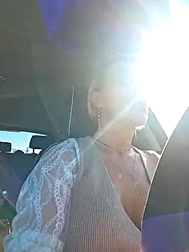 KirraWhite online show from October 31, 2025, 10:27 am