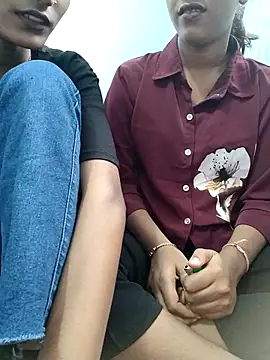 Snapshot of Unique_girls90 chatting on January 10, 2026, 5:31 am Unique girls90 online show from January 10, 2026, 5:31 am