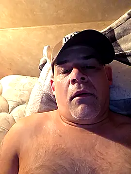 Snapshot of DeeBestEver chatting on December 5, 2025, 6:59 pm DeeBestEver online show from December 5, 2025, 6:59 pm