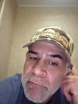 Snapshot of DeeBestEver chatting on December 18, 2025, 6:36 pm DeeBestEver online show from December 18, 2025, 6:36 pm