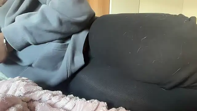 nanaisbackk online show from October 7, 2025, 2:36 pm