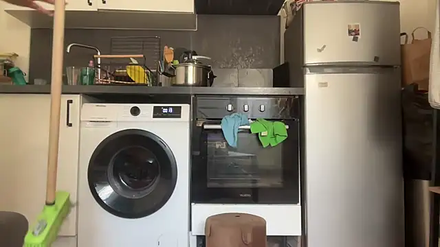 nanaisbackk online show from March 3, 2026, 8:20 am