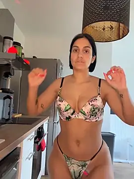 LaPetiteKim online show from October 16, 2025, 12:17 pm