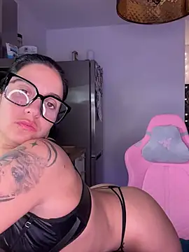 LaPetiteKim online show from March 15, 2026, 8:15 pm